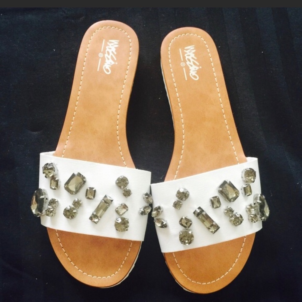 💫☀️MOSSIMO SANDALS WITH GEMS 💎